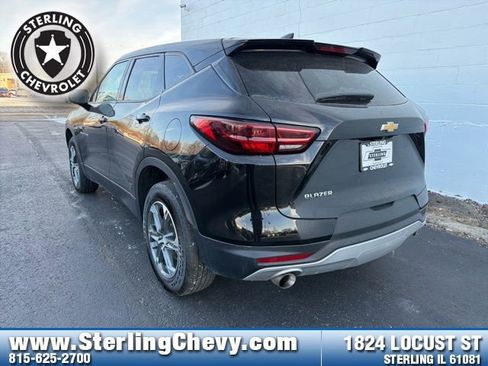 Used 2025 Chevrolet Blazer LT image 3