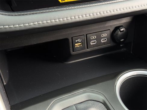 Certified 2023 Toyota Highlander XLE image 36