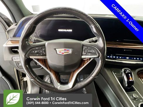 Used 2022 Cadillac Escalade Luxury w/ LPO, Floor Liner Package AWD/4WD image 8