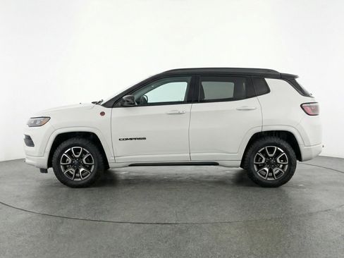 Used 2025 Jeep Compass Trailhawk image 5