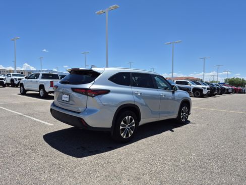 Certified 2025 Toyota Highlander XLE AWD/4WD image 5