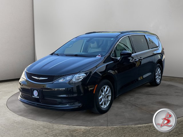 Used 2021 Chrysler Voyager Lxi FWD image 3
