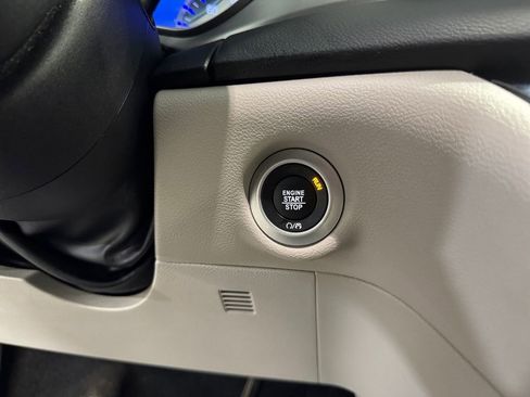 Used 2022 Chrysler Pacifica Touring-L FWD image 29