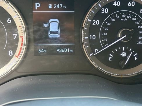 Used 2021 Hyundai Venue FWD image 4