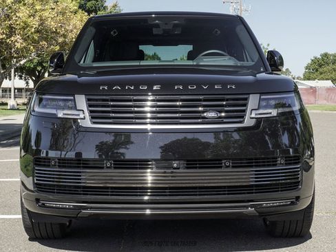 Used 2026 Land Rover Range Rover SV AWD/4WD image 13