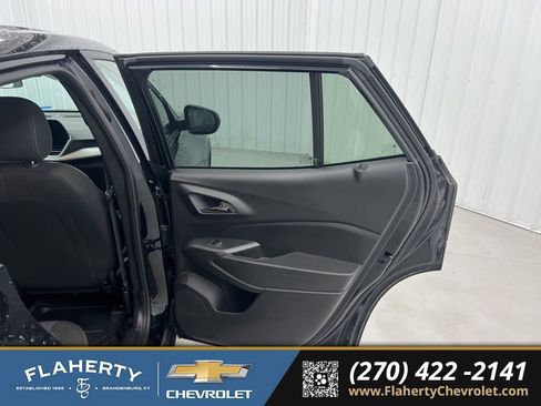 Used 2024 Chevrolet Trax LS w/ LS Convenience Package image 12