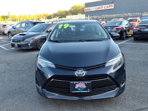 Used 2019 Toyota Corolla LE FWD image 2