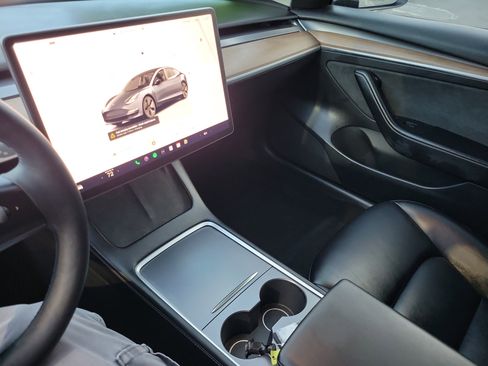 Used 2023 Tesla Model 3 Standard Range image 12