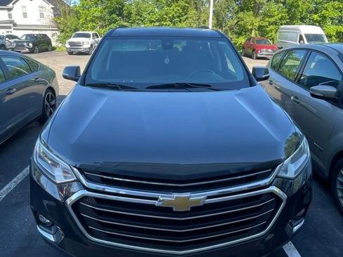 Used 2020 Chevrolet Traverse LT w/ Driver Confidence II Package AWD/4WD image 1