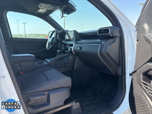 Used 2024 Toyota Tacoma SR image 19