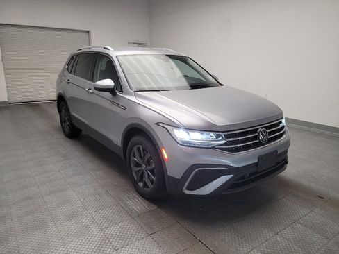 Used 2022 Volkswagen Tiguan SE FWD image 13
