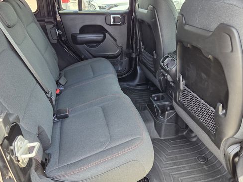 Used 2024 Jeep Wrangler Unlimited Rubicon AWD/4WD image 10