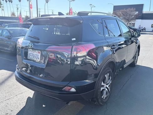 Used 2018 Toyota RAV4 LE image 6