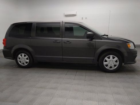 Used 2018 Dodge Grand Caravan SE w/ UConnect Hands-Free Group FWD image 11