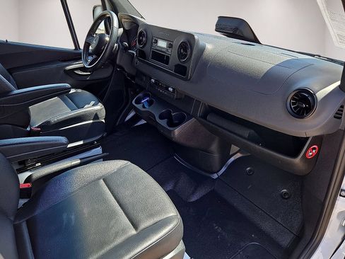 Used 2025 Mercedes-Benz Sprinter 2500 image 20