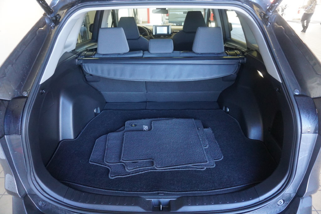 Used 2022 Toyota RAV4 XLE w/ Convenience Package AWD/4WD image 16