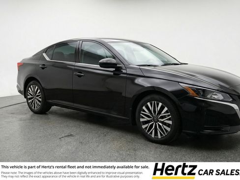 Used 2025 Nissan Altima 2.5 SV FWD image 1