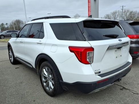 Used 2021 Ford Explorer XLT w/ Equipment Group 202A image 4