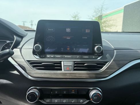 Used 2025 Nissan Altima 2.5 SV FWD image 20