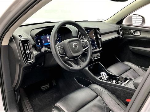 Used 2023 Volvo XC40 B5 Ultimate w/ Climate Package image 13