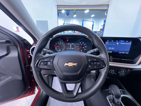 Used 2024 Chevrolet Trax LS w/ LS Convenience Package FWD image 15