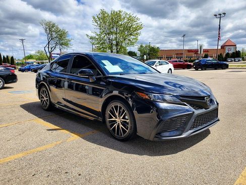 Used 2024 Toyota Camry SE FWD image 3