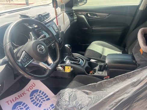 Used 2019 Nissan Rogue SV w/ Sun & Sound Touring Package FWD image 9