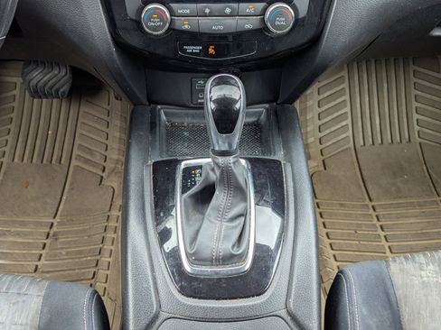 Used 2017 Nissan Rogue SV image 13