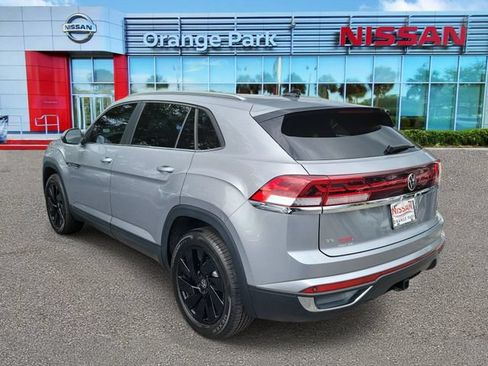 Used 2026 Volkswagen Atlas Cross Sport SE FWD image 3
