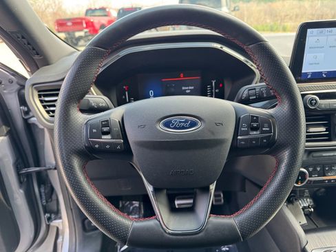 Used 2024 Ford Escape ST-Line image 18