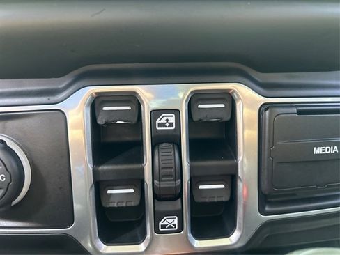 Used 2018 Jeep Wrangler Unlimited Sport S AWD/4WD image 40