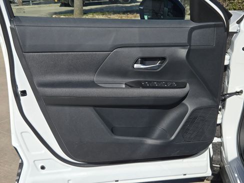 New 2026 Nissan Kicks SV w/ SV Premium Package FWD image 11