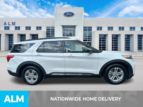 Used 2023 Ford Explorer XLT w/ Equipment Group 202A RWD image 4