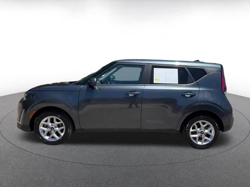 Used 2025 Kia Soul LX w/ LX Technology Package FWD image 9