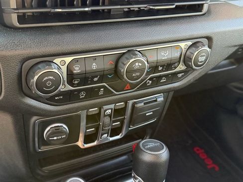 Used 2024 Jeep Gladiator Sport AWD/4WD image 20