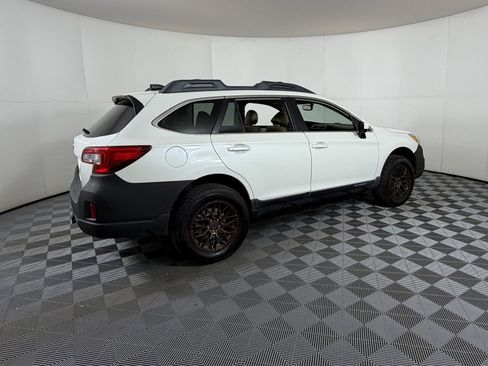 Used 2017 Subaru Outback 2.5i Premium image 4