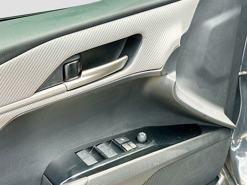 Used 2025 Toyota Camry SE w/ Convenience Package FWD image 17