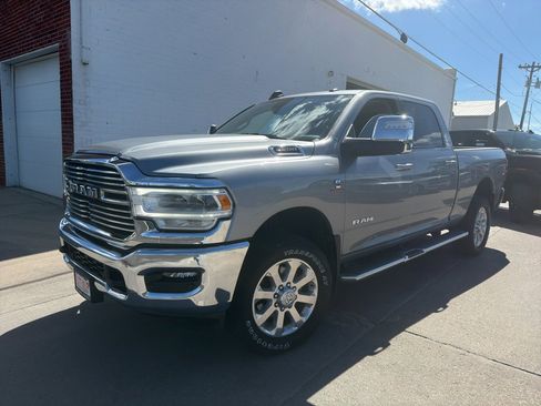 Used 2023 RAM 2500 Laramie AWD/4WD image 1
