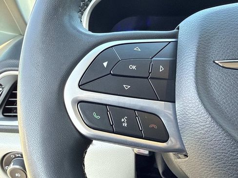 Used 2022 Chrysler Pacifica Touring-L image 34