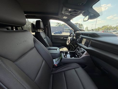 Used 2024 GMC Yukon XL Denali AWD/4WD image 15