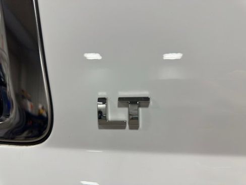 Used 2017 Chevrolet Suburban LT image 35