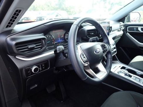 Used 2023 Ford Explorer XLT AWD/4WD image 15