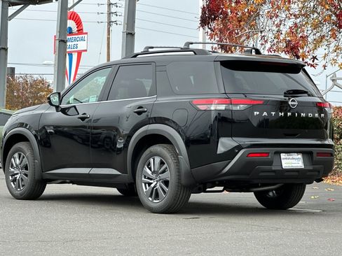 New 2025 Nissan Pathfinder SV image 6