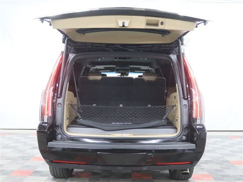 Used 2018 Cadillac Escalade ESV Platinum AWD/4WD image 11