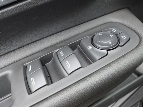 Used 2022 GMC Terrain SLE w/ Driver Convenience Package image 9