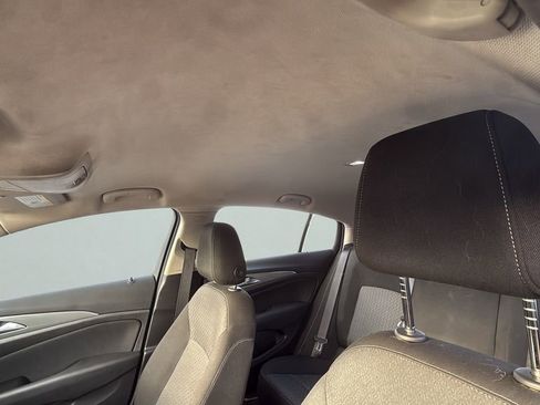 Used 2018 Buick Regal Preferred image 11