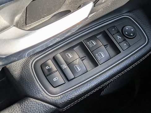 Used 2024 RAM 1500 Laramie AWD/4WD image 23