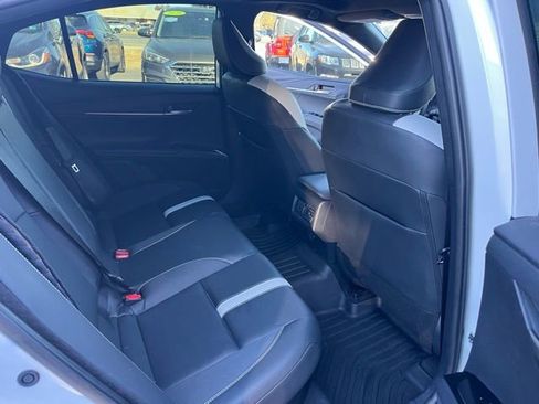 Used 2025 Toyota Camry SE w/ Convenience Package image 12