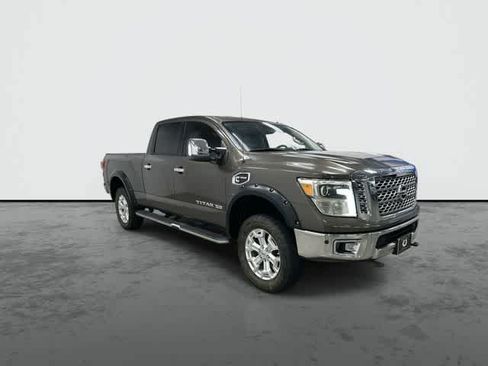 Used 2016 Nissan Titan SL AWD/4WD image 5