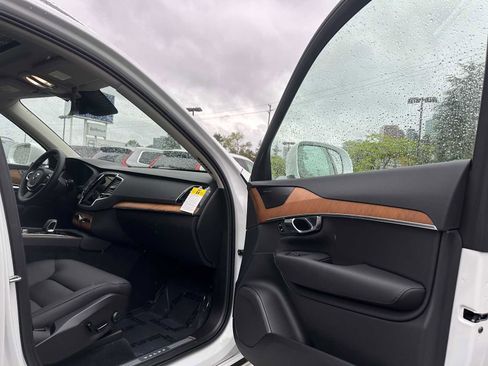 Used 2025 Volvo XC90 B6 Plus w/ Protection Package Premier AWD/4WD image 11
